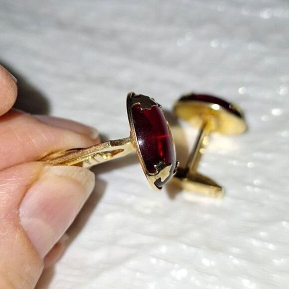 A Vintage Pair of Red Glass Men's Cufflinks Gold Tone Formal Accessories - Picture 7 of 9